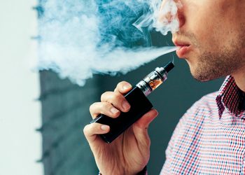 Semakin Banyak Remaja di UEA yang Percaya Vaping Itu Modis
