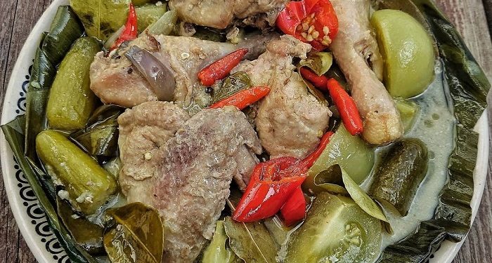 Resep Garang Asem Ayam, Masakan Berbungkus Daun Enak dan Mudah