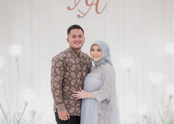 8 Potret Artis Berhijab yang Hamil dengan Pasangannya, Kompak dan Mesra