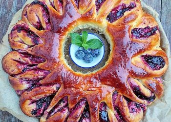 Resep Bluberry Bread Wreath yang Cocok Buat Cemilan Keluarga