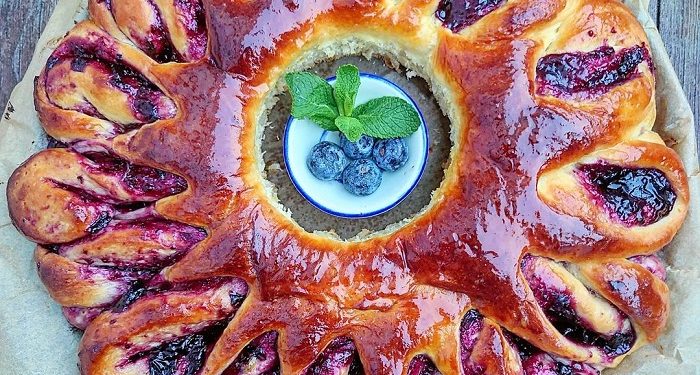 Resep Bluberry Bread Wreath yang Cocok Buat Cemilan Keluarga