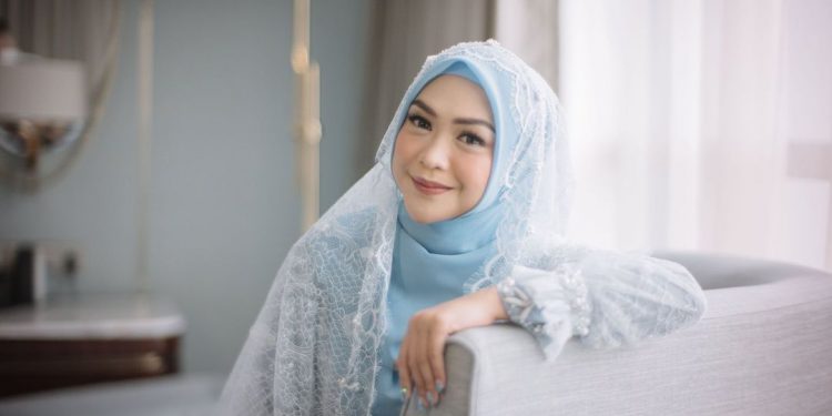 Keindahan Gaun Ria Ricis yang Dipakai Saat Pengajian Dihiasi Kristal dan Mutiara