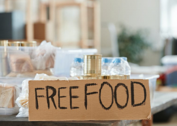 Apakah Sedekah secara Terang-terangan termasuk Sombong?