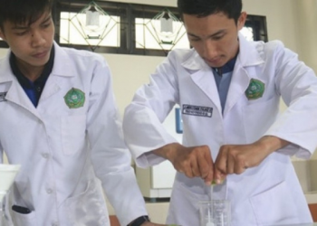 Dua Mahasiswa IAIN Kendari Kembangkan Jeruk Etno Tolaki untuk Bahan Hand Sanitizer