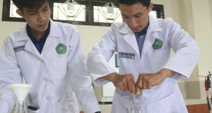 Dua Mahasiswa IAIN Kendari Kembangkan Jeruk Etno Tolaki untuk Bahan Hand Sanitizer