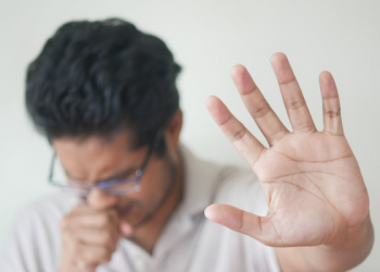 Kurangi Minum Air Es karena Bisa Sebabkan Radang Amandel