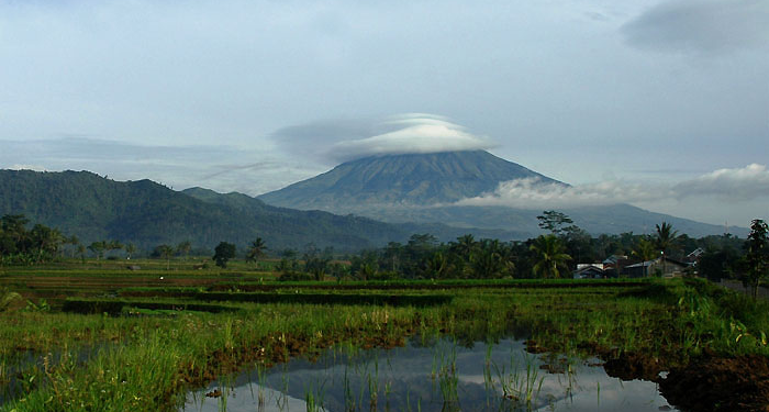 Masih Sedikit Informasi, Empat Mahasiswa UGM Bikin Peta Jalur Pendakian Gunung Sumbing