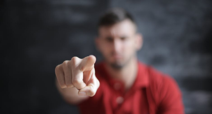 Jangan Mencaci Seorang Wanita yang Tidak Tampak Baik