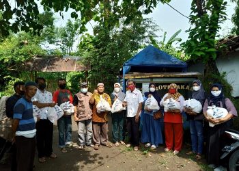 Bantuan Sembako Bagi Masyarakat Bantaran Kali Gajah Wong