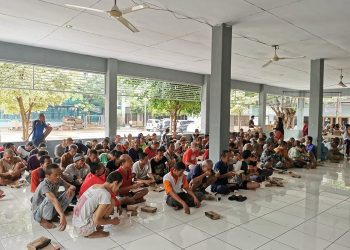 500 Paket Makanan Siap Saji Dibagikan oleh HmC Bekasi