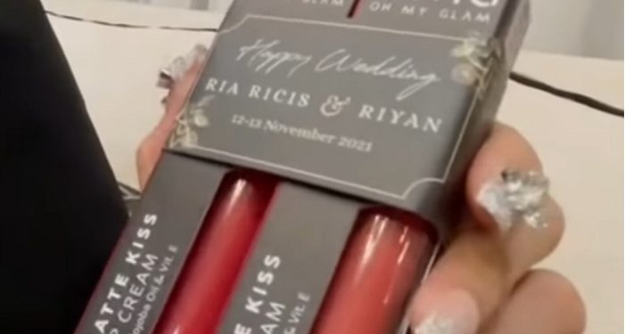 Oh My Glam Matte Kiss Lip Cream Hadir Mewarnai Pernikahan Ria Ricis