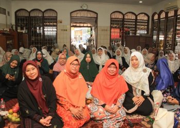 Kaum Ibu Turut Membangun Masyarakat dengan Menebar Kebaikan