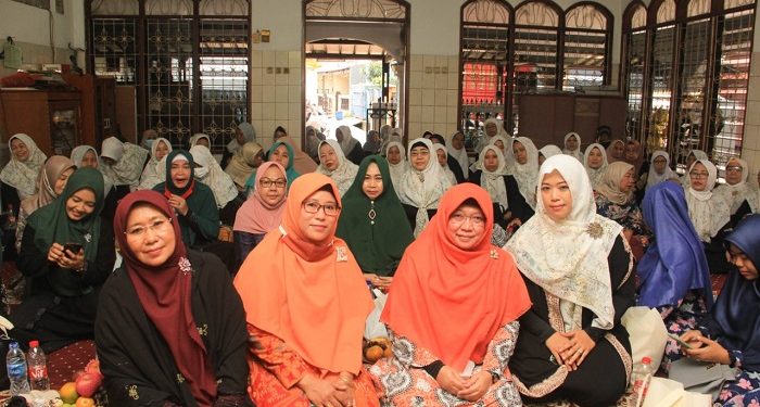 Kaum Ibu Turut Membangun Masyarakat dengan Menebar Kebaikan