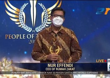 Rumah Zakat Terima Penghargaan People of The Year 2021