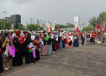 Aksi Tolak RUU TPKS di Gedung DPR RI