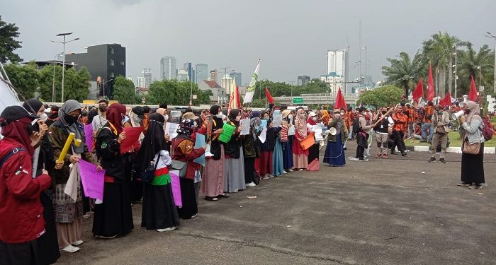 Aksi Tolak RUU TPKS di Gedung DPR RI