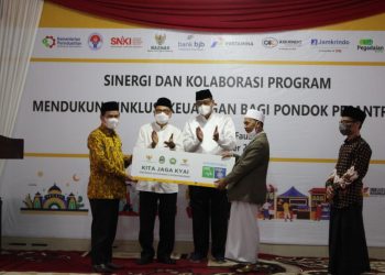 BAZNAS Salurkan Bantuan Program Kita Jaga Kyai di Garut