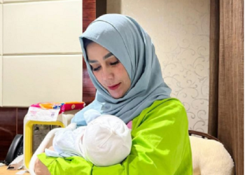 Nagita Melahirkan, Amy Qanita Resmi Jadi Nenek 7 Cucu