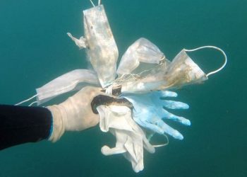 Dua Tahun Pandemi, Sampah Medis Mulai Banjiri Lautan