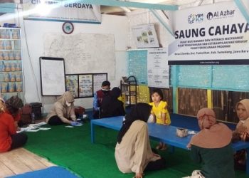 Warga Cilembu Manfaatkan Saung Cahaya untuk Tempat Vaksinasi