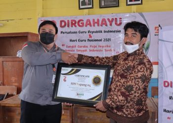 Peringati Hari Guru Nasional LAZNAS BMH Bagikan 215 Bingkisan untuk Guru Pedalaman