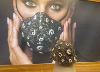 Masker Covid Senilai $1,5 juta Dipajang di Salon Perhiasan Riyadh Season