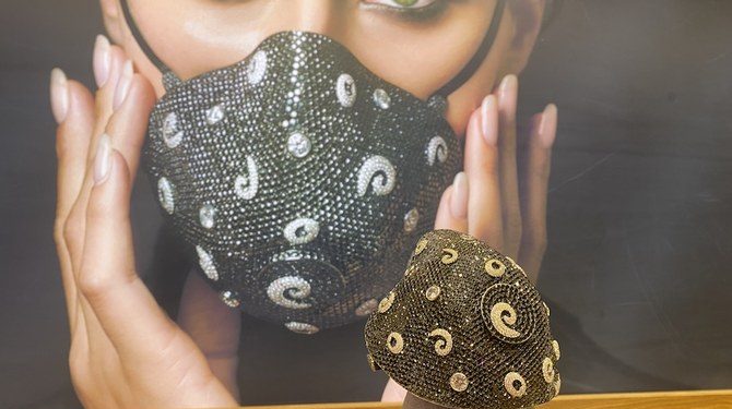 Masker Covid Senilai $1,5 juta Dipajang di Salon Perhiasan Riyadh Season