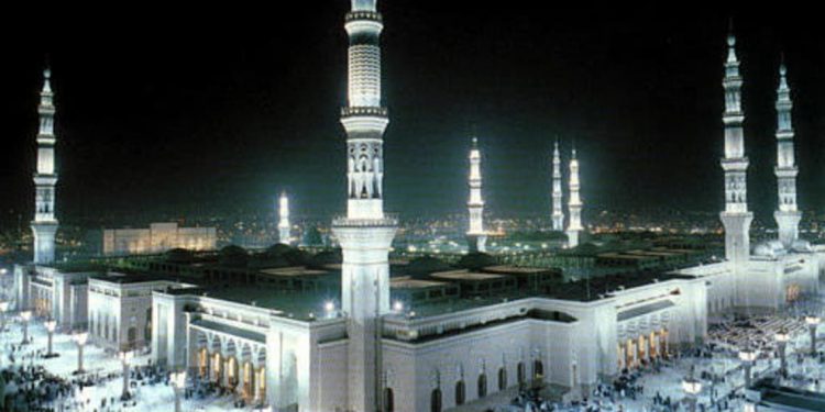 Shalat di Masjid Nabawi Sudah Tidak Perlu Izin Lagi