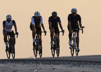 Terik Panas di Gurun Dubai Jadi Daya Tarik Para Pesepeda