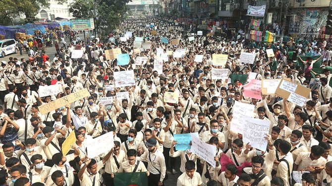 Protes Keselamatan Jalan, Mahasiswa Lumpuhkan Lalu Lintas di Ibu Kota Bangladesh