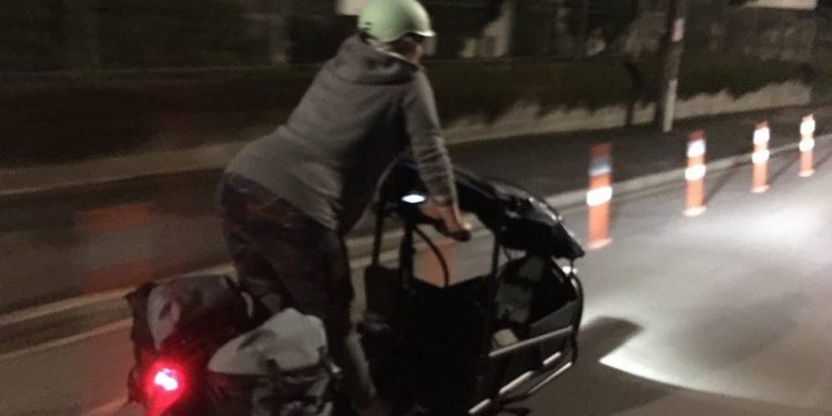 Politisi Selandia Baru Bersepeda Sendiri ke Rumah Sakit Saat Hendak Melahirkan