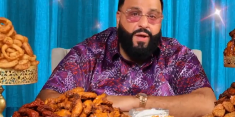 DJ keturunan Palestina-Amerika dan produser musik DJ Khalid mengumumkan peluncuran merek makanan sayap ayam miliknya di Dubai