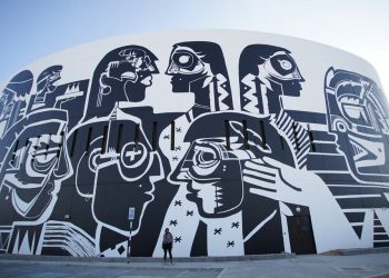 Seniman Jalanan UEA dapat Pengakuan Global untuk Mural Skala Besar