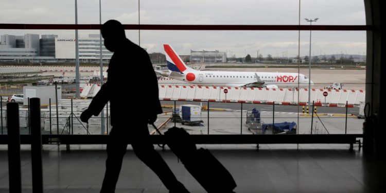 Uni Eropa Usulkan Pelarangan Penerbangan dari Afrika Terkait Penemuan Varian Baru Covid