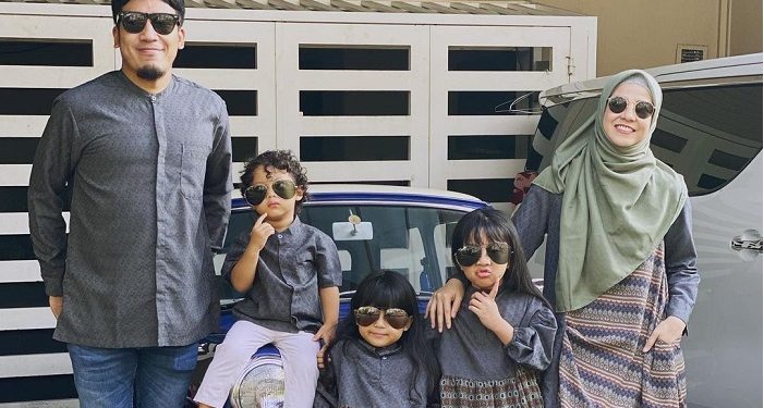 8 Potret Keluarga Artis Berhijab yang Dikarunia 3 Anak, Ceria Penuh Kehangatan