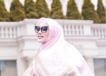 Syahrini Meliris NFT Hijab Pertama Di Dunia
