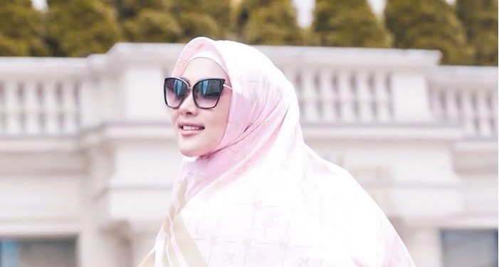 Syahrini Meliris NFT Hijab Pertama Di Dunia