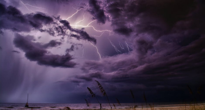 Surat Al-Baqarah Ayat 19, Mereka Menghindari Suara Petir karena Takut Mati