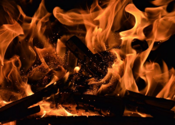 Tafsir Surat Al-Baqarah Ayat 24, Bahan Bakar Api Neraka adalah Manusia dan Batu