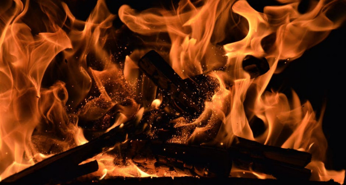 Tafsir Surat Al-Baqarah Ayat 24, Bahan Bakar Api Neraka adalah Manusia dan Batu