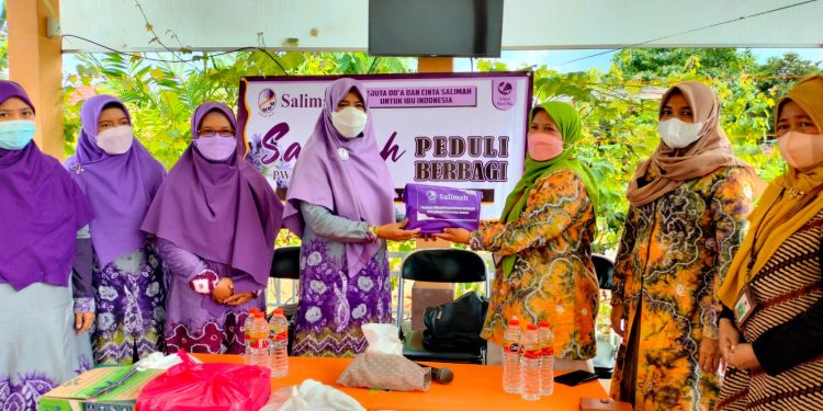 Peringati Hari Ibu, Salimah Kalsel Kunjungi Panti Sosial