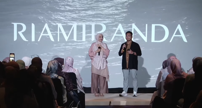 Desainer Ria Miranda Gelar Annual Show, Usung Tema Minang Heritage