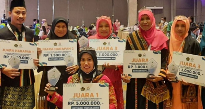 Daftar Nama Penerima Anugerah Guru Dan Tenaga Kependidikan Madrasah 2021 2427