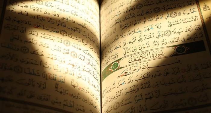 membaca al quran terjemahan tanpa wudhu - Tim Hughes