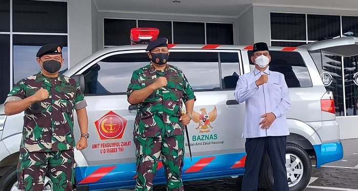 UPZ BAZNAS UO Mabes TNI Serahkan Mobil Jenazah Kepada Danlantamal II Padang