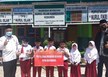 BMH Kebumen Salurkan Beasiswa Kepada MI Nurul Islam
