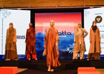 100 Brand Modest Ramaikan Fashion Show Together(E) International Virtual Modest Fashion Summit 2021