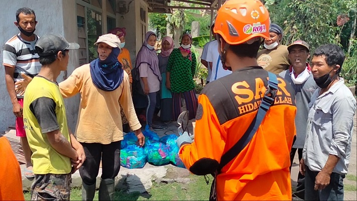 Laznas BMH Kirim Bantuan hingga ke Dusun Terdekat di Semeru