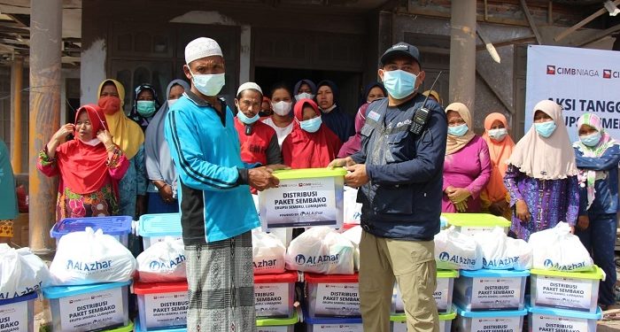 LAZ Al Azhar bersama CIMB Niaga Salurkan Bantuan Paket Sembako dan Logistik