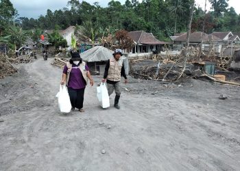 Semeru Kembali Erupsi, Relawan SSY dan Laznas Sahabat Yatim Lakukan Aksi Tanggap Bencana